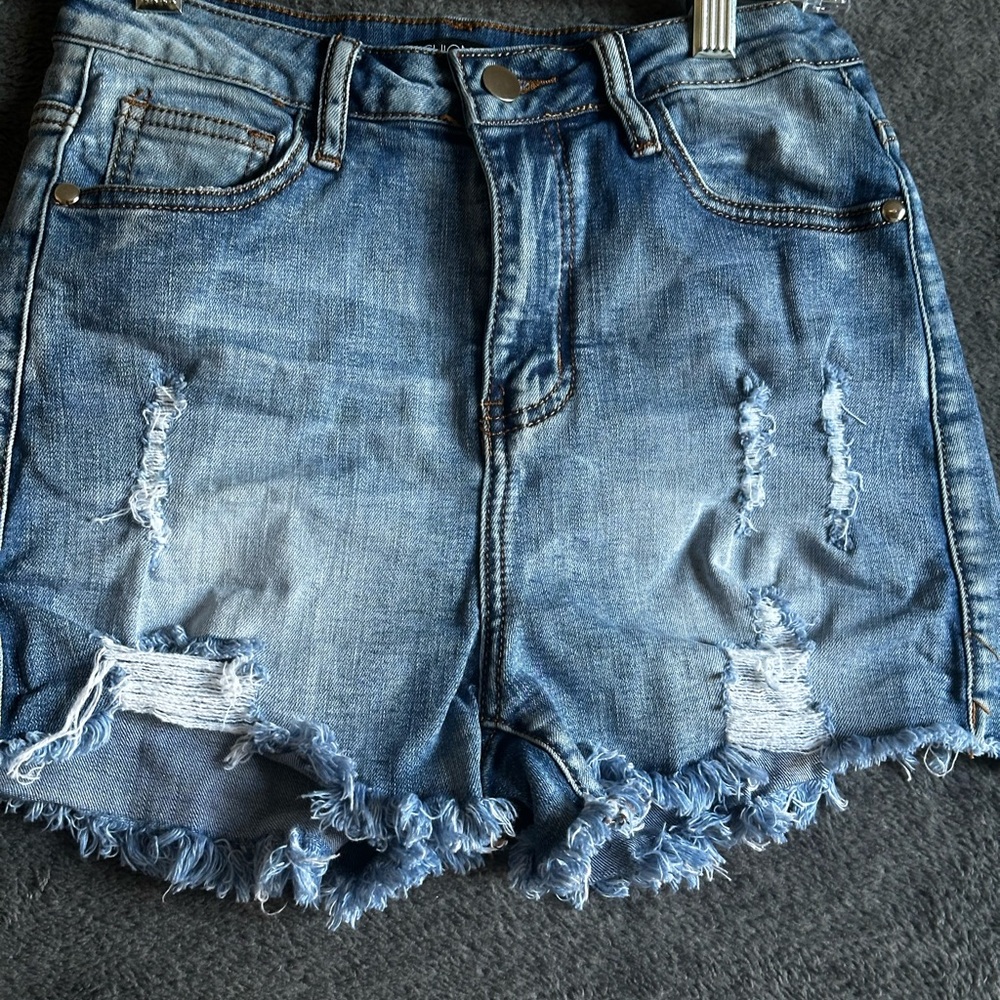 FASHION NOVA WOMAS DISTRESSED DENIM SHORTS SZ MEDIUM 28 - Picture 12 of 15